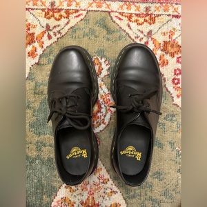 dr. martens box oxford loafers size 8 (NEARLY PERFECT)